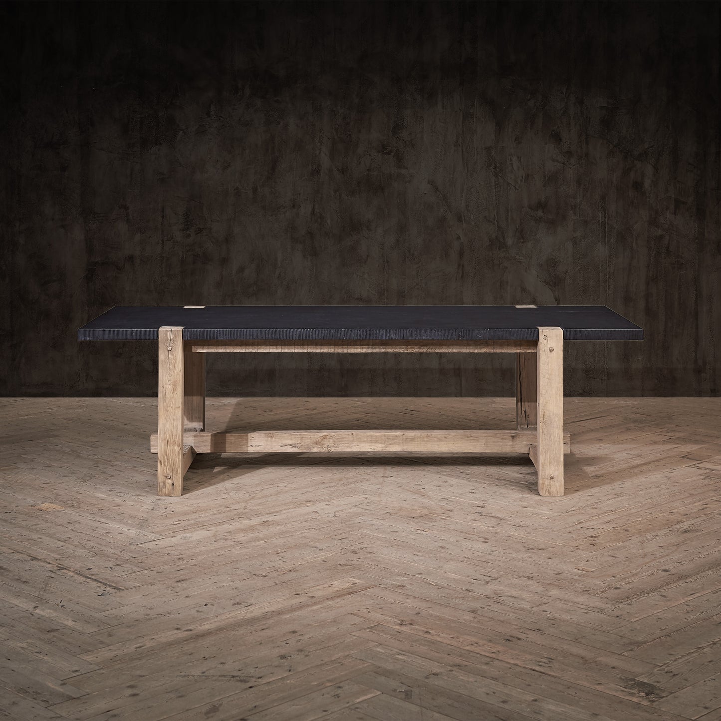 INVICTUS DINING TABLE