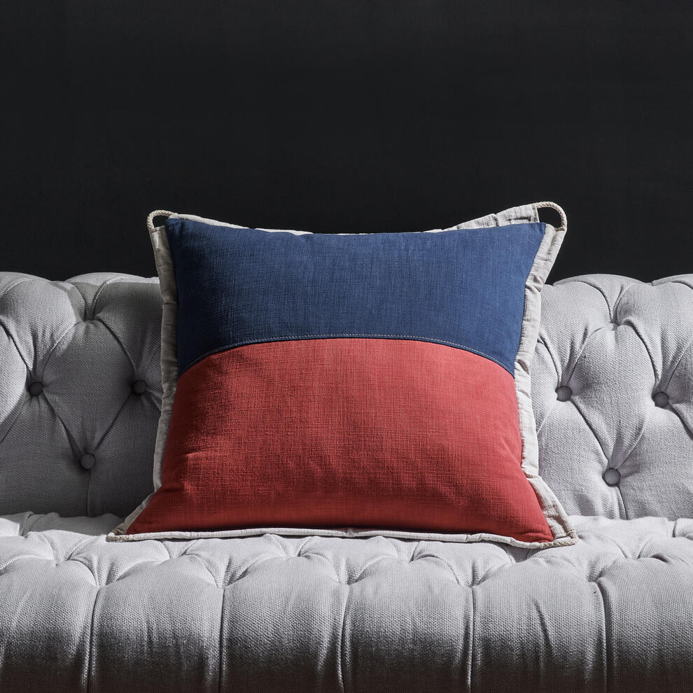 SIGNAL ECHO SQUARE CUSHION