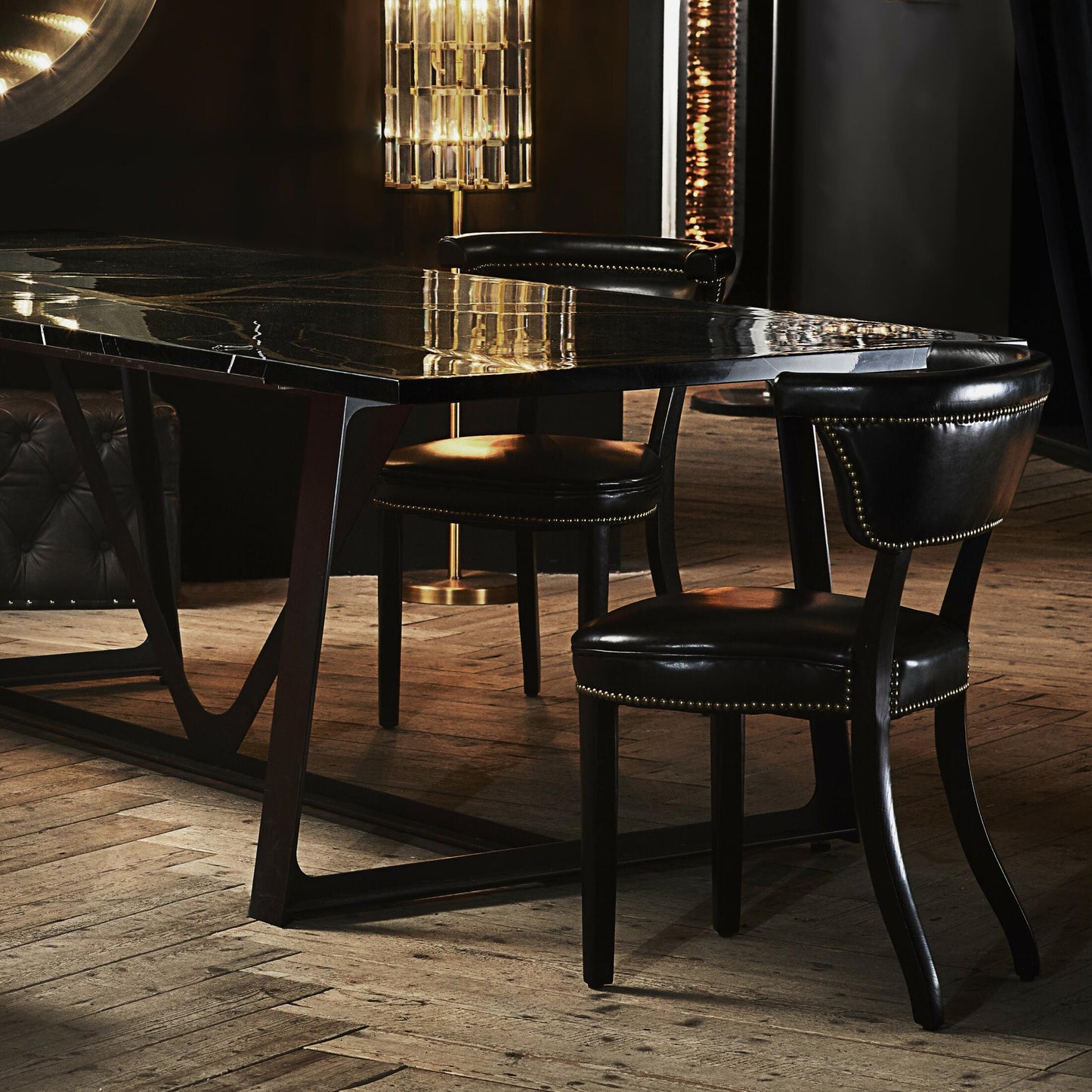 HESTIA DINING TABLE