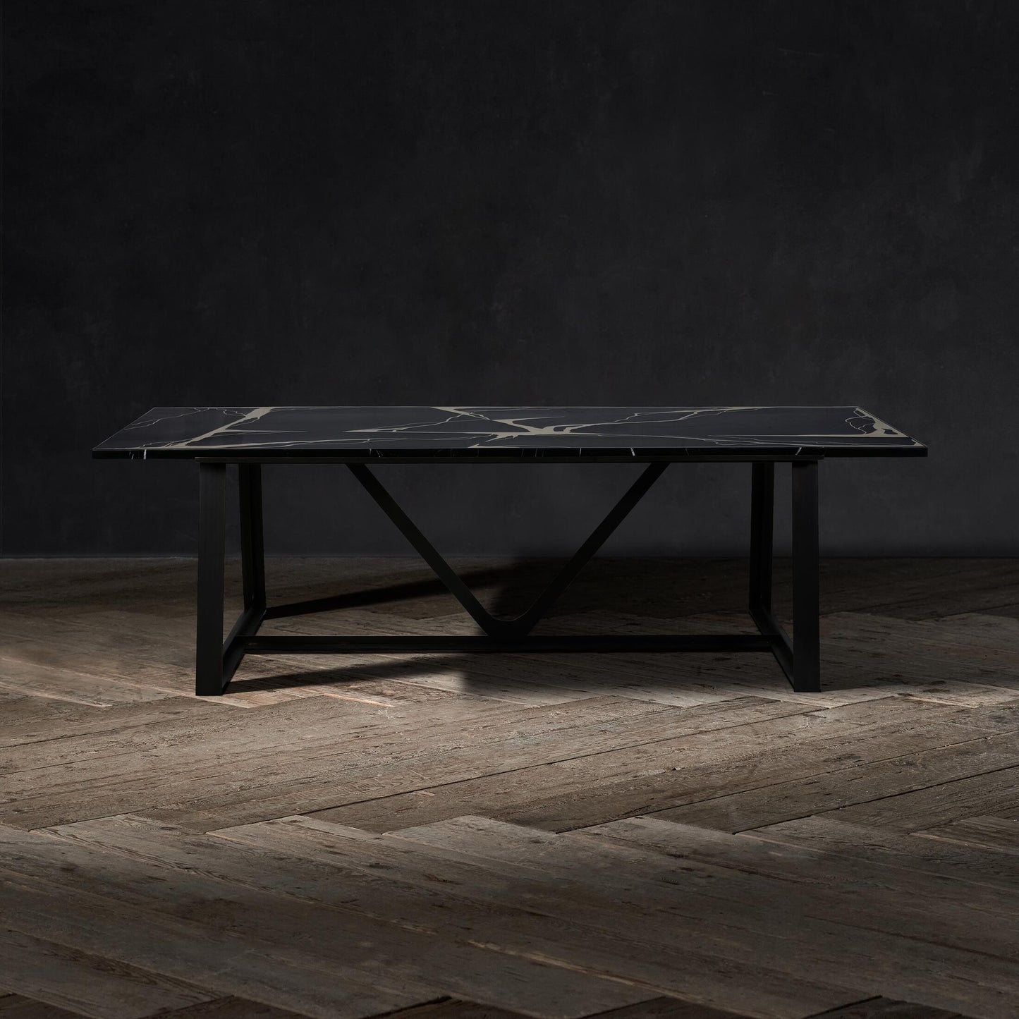 HESTIA DINING TABLE